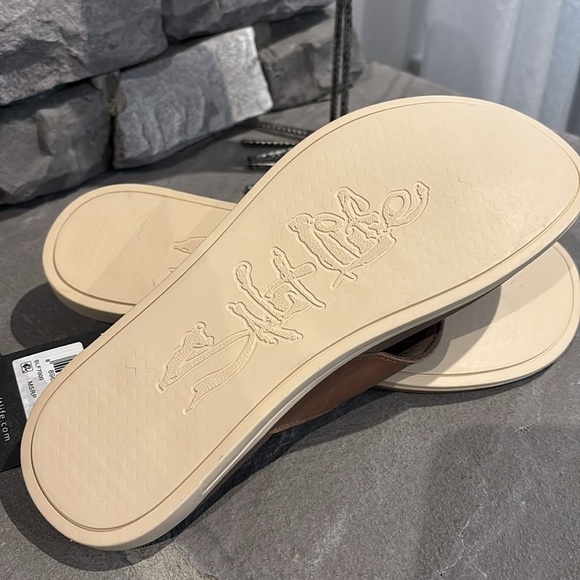 Salt Life Leather Upper,Rubber Outsole, textured insole,thong flip flops/sandals - Picture 8 of 11